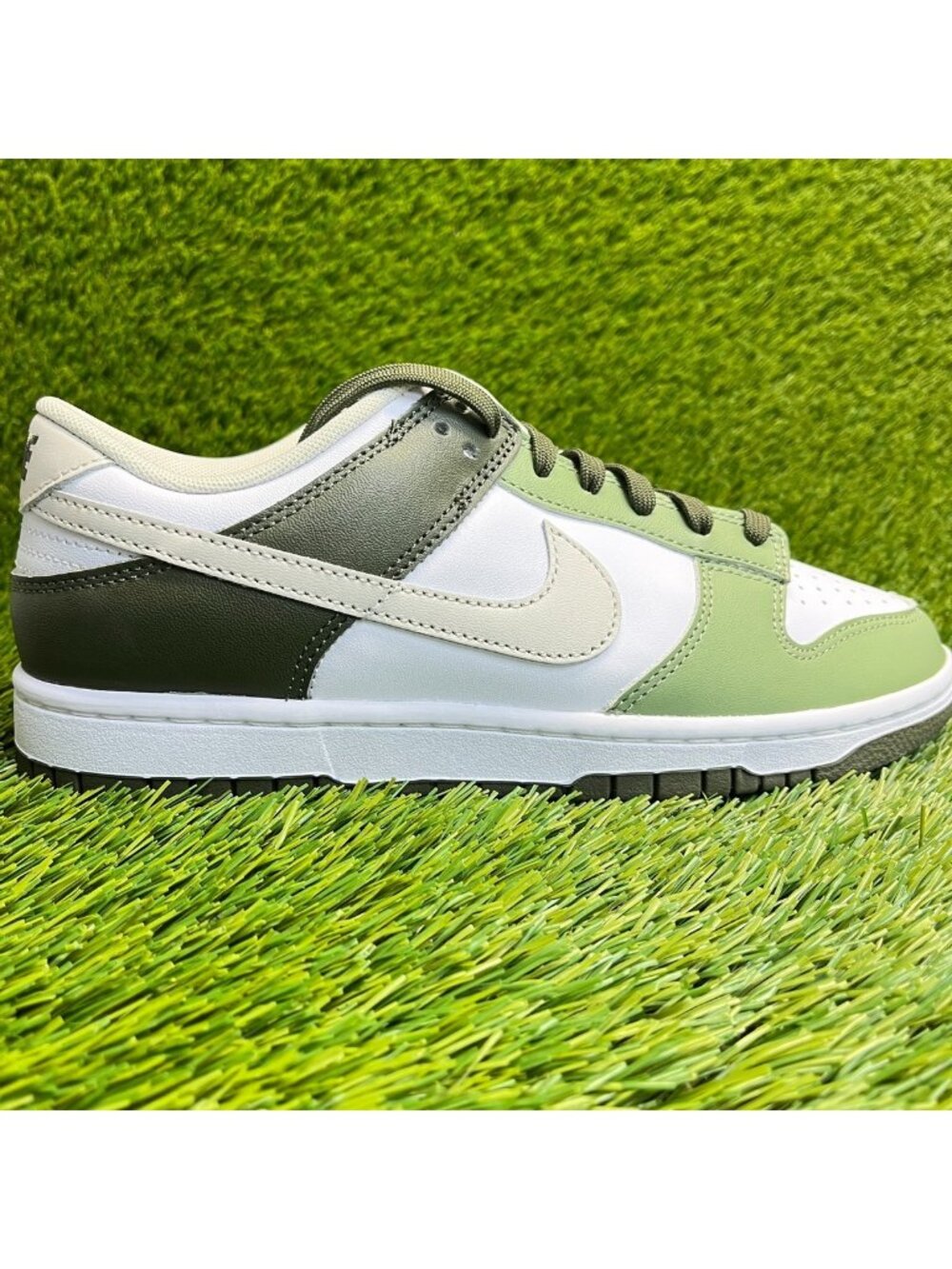 Nike Dunk Low Mens Size 8.5 Oil Green White Athletic Leather Shoes Sneakers